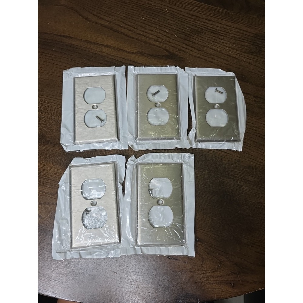Box Of Leviton 84003 One Gang Wallplate Satin Finish S8 w/ Protective Film Qty 5
